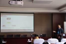 说明: E:\2019\2019地大青年学者论坛\禁漫天堂下载
活动照片\IMG_4923.JPG